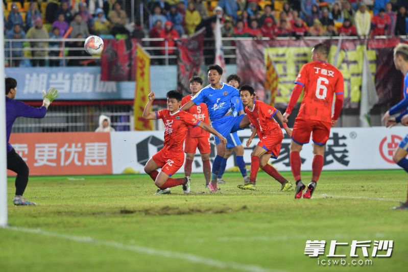 刘沛林打入第二球瞬间。长沙晚报全媒体记者 王志伟 摄