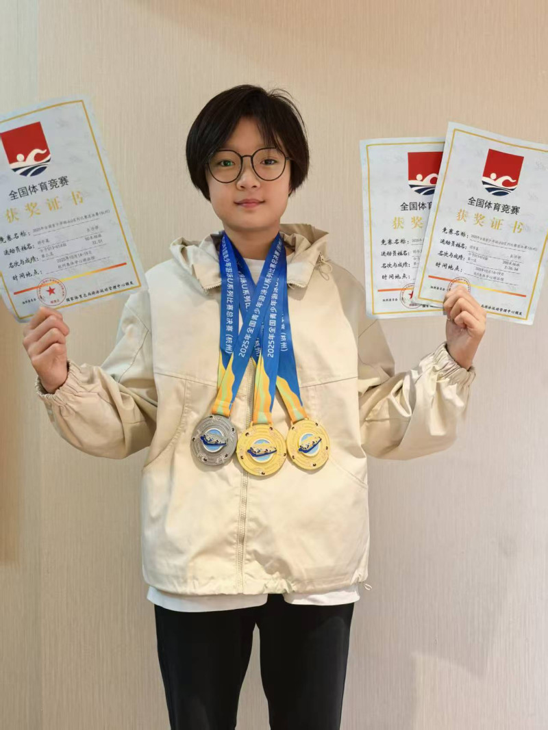 胡芊翯本次比赛收获三枚奖牌和三个全国纪录。均为长沙市游泳队供图