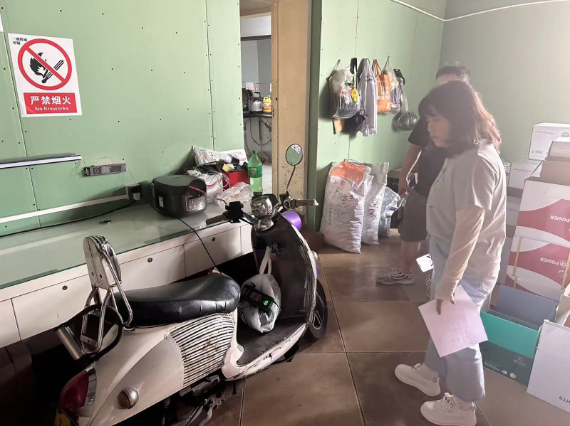 芙蓉区湘湖街道南湖社区全面开展“九小场所”专项整治。均为通讯员供图 芙蓉区湘湖街道南湖社区全面开展“九小场所”专项整治。均为通讯员供图