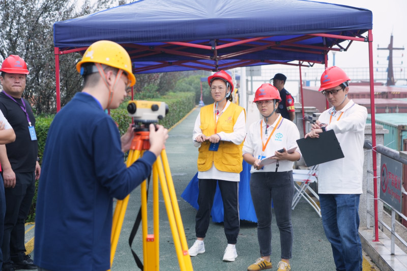 选手正在参加职业技能竞赛。 均为通讯员供图 选手正在参加职业技能竞赛。 均为通讯员供图