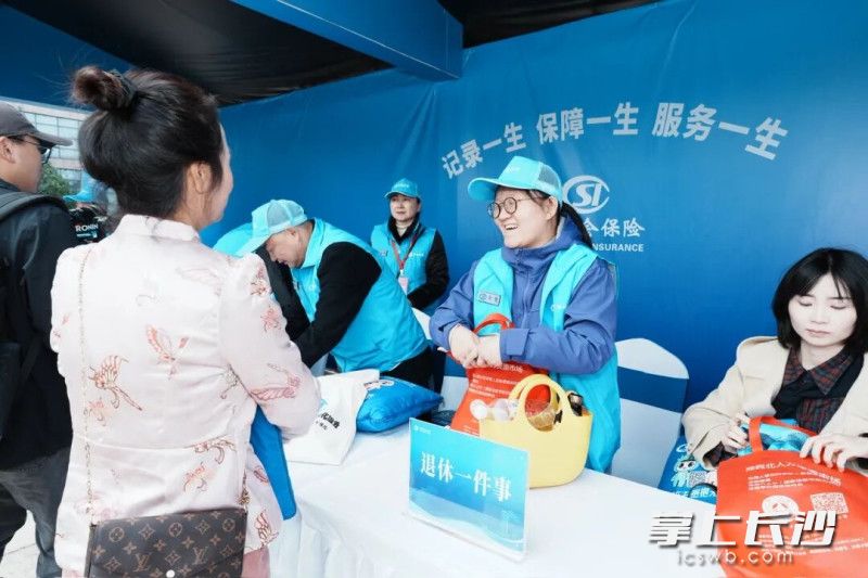 政策咨询解答区。 均为通讯员供图 政策咨询解答区。 均为通讯员供图