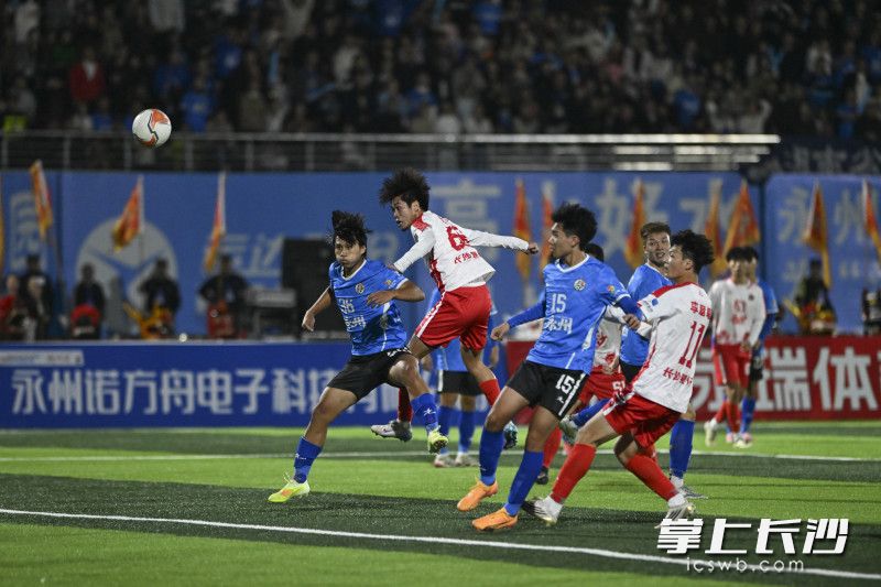 比赛进入下半场79分钟时，在先失一球的局面下，长沙队依靠替补奇兵谭想的头球破门扳平比分。 均为长沙晚报全媒体记者黄启晴摄