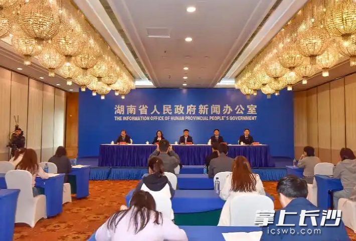 10月28日，湖南省人民政府新闻办公室举行“湖南‘十四五’答卷系列主题新闻发布会”张家界专场。 长沙晚报全媒体记者 杨云龙 摄