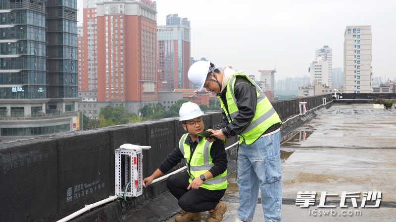 福乐凯小区的房屋主体结构部署了15个监测点,24小时不间断地为其“把诊问脉”。均为通讯员供图 福乐凯小区的房屋主体结构部署了15个监测点,24小时不间断地为其“把诊问脉”。均为通讯员供图