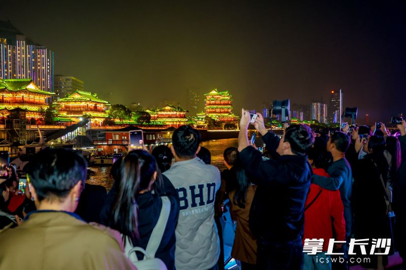 观赏南昌美景。