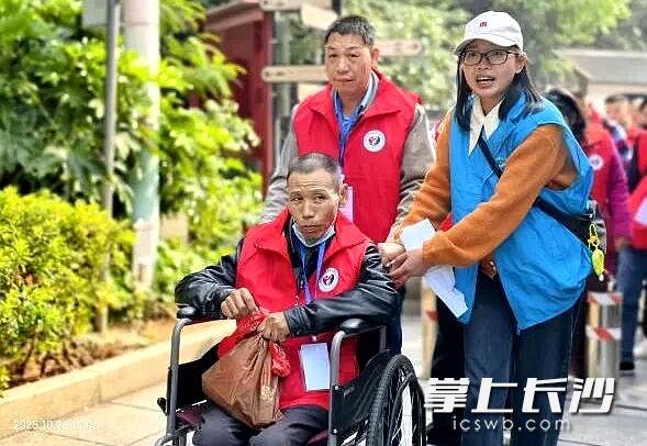 第一次集体远行。均为市残联供图