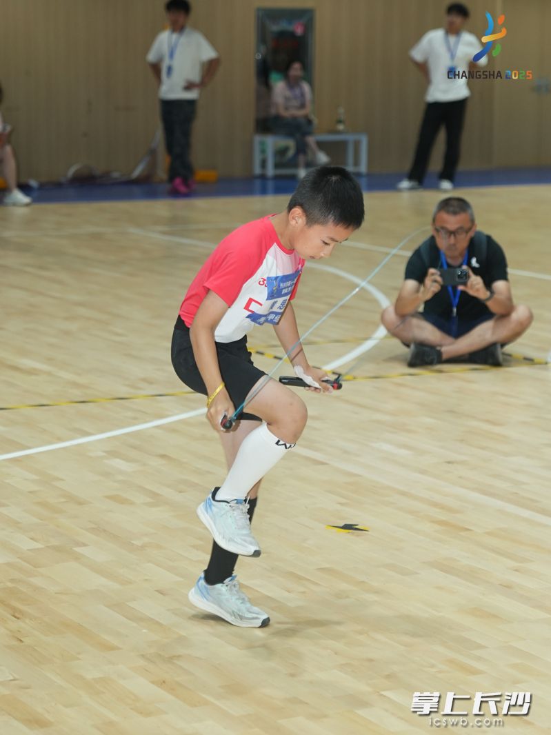 黄思行的成绩打破了市运会的原有纪录。 黄思行的成绩打破了市运会的原有纪录。