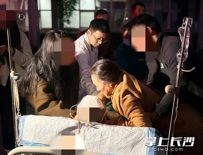 颜剑波捐献的两个肾脏、一个肝脏和一对角膜,将让5名患者重获新生或重见光明。 颜剑波捐献的两个肾脏、一个肝脏和一对角膜,将让5名患者重获新生或重见光明。