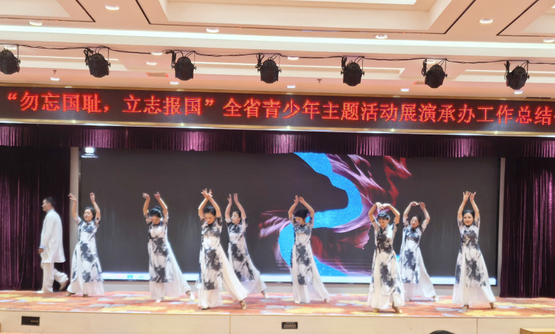 全省青少年主题实践活动展演承办工作总结会议暨市关工委关爱艺术团重阳节联谊活动现场。涂丽摄 全省青少年主题实践活动展演承办工作总结会议暨市关工委关爱艺术团重阳节联谊活动现场。涂丽摄