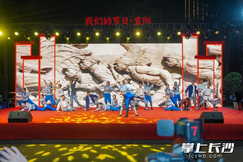 精彩的节目诠释着“老有所乐、老有所为”的精神风貌。 精彩的节目诠释着“老有所乐、老有所为”的精神风貌。