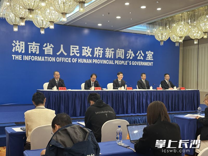 郴州“十四五”经济总量跨越3000亿元大关,年均增速居全省前列,交出了“高分卷”。 长沙晚报全媒体记者 李金 摄 郴州“十四五”经济总量跨越3000亿元大关,年均增速居全省前列,交出了“高分卷”。 长沙晚报全媒体记者 李金 摄