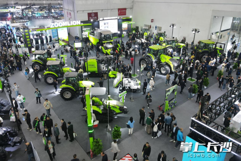 10月26日到28日,2025中国国际农业机械展览会在武汉举行。中联重科精彩亮相2025中国国际农机展。长沙晚报通讯员杨牧意供图 10月26日到28日,2025中国国际农业机械展览会在武汉举行。中联重科精彩亮相2025中国国际农机展。长沙晚报通讯员杨牧意供图