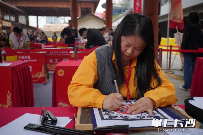 本次技能竞赛分为“茶艺”“剪纸”“木工”3个赛项。