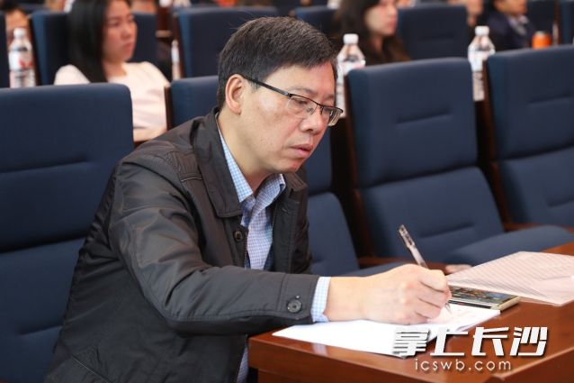 参训学员潜心研学。  