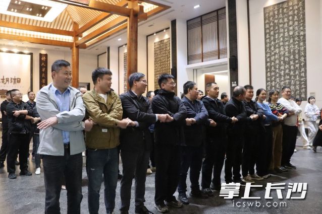 近百名应急管理干部圆满完成了各项学习任务，顺利结业。