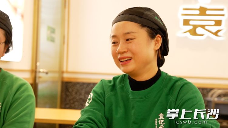 近日，全职妈妈唐雅静创业卖饺子月营业额超百万元的事登上了热搜。均为 长沙晚报全媒体记者 吴鑫矾 通讯员 陈培均 摄
