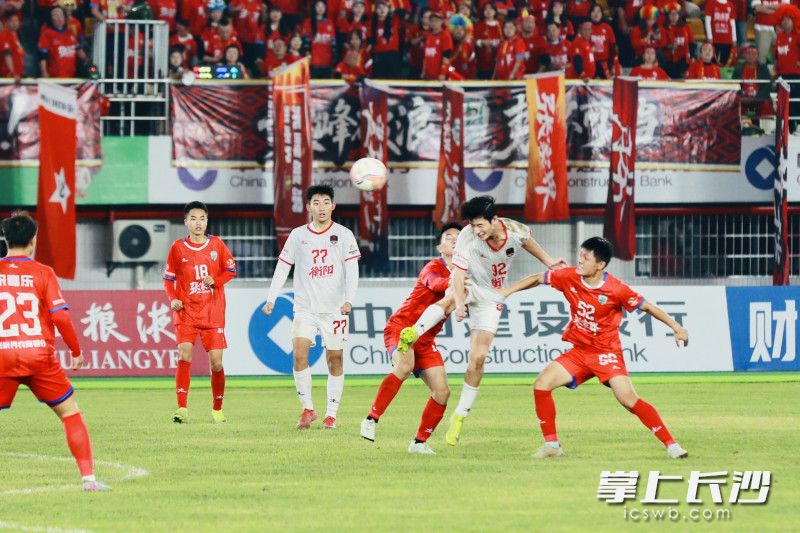 衡阳队与张家界队在比赛中。 衡阳队与张家界队在比赛中。