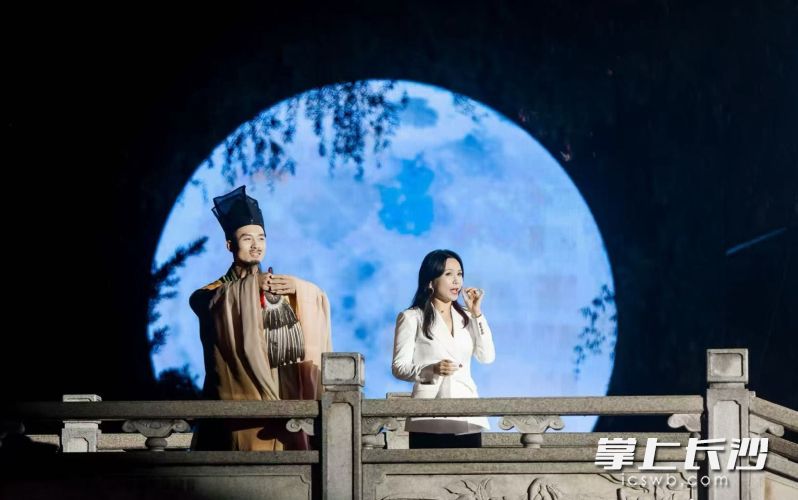 太傅“贾谊”穿越回长沙，与碧湘楚巷古今对话。