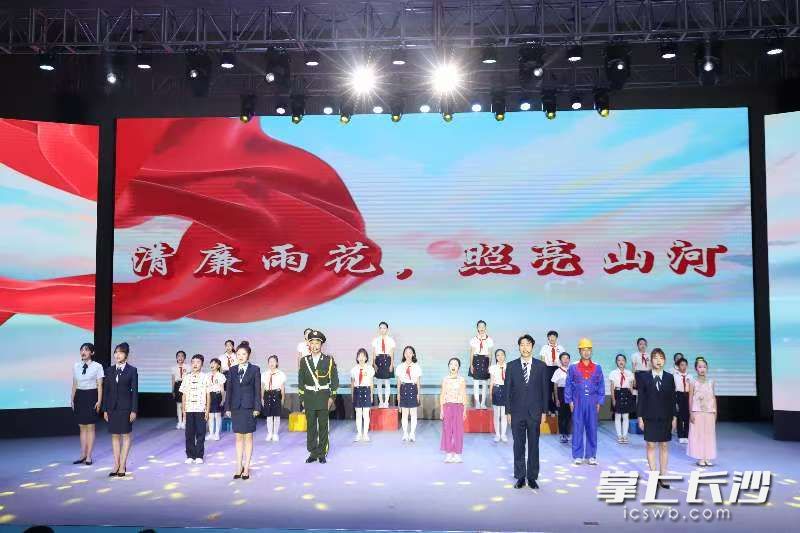 本次主题活动以“跨越时空的红色家风史诗”为主线，七幕精彩篇章高潮迭起、感人至深。