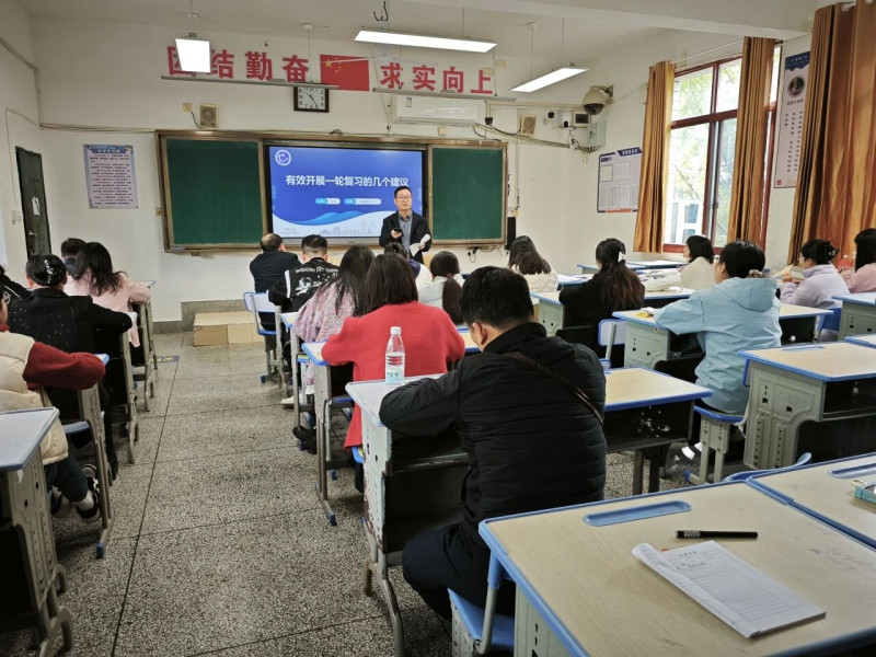 昨日,长沙市教科院组织专家名师团队走进洪江市黔阳一中开展精准送教活动。长沙晚报通讯员 杨娅兰 摄 昨日,长沙市教科院组织专家名师团队走进洪江市黔阳一中开展精准送教活动。长沙晚报通讯员 杨娅兰 摄