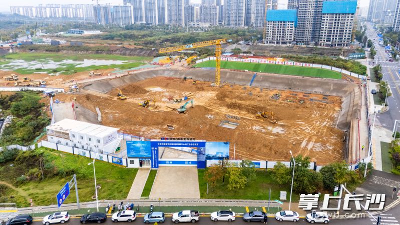 中国能建绿色民爆创新发展中心项目（易普力总部基地）建设现场。 均为长沙晚报通讯员胡翔供图