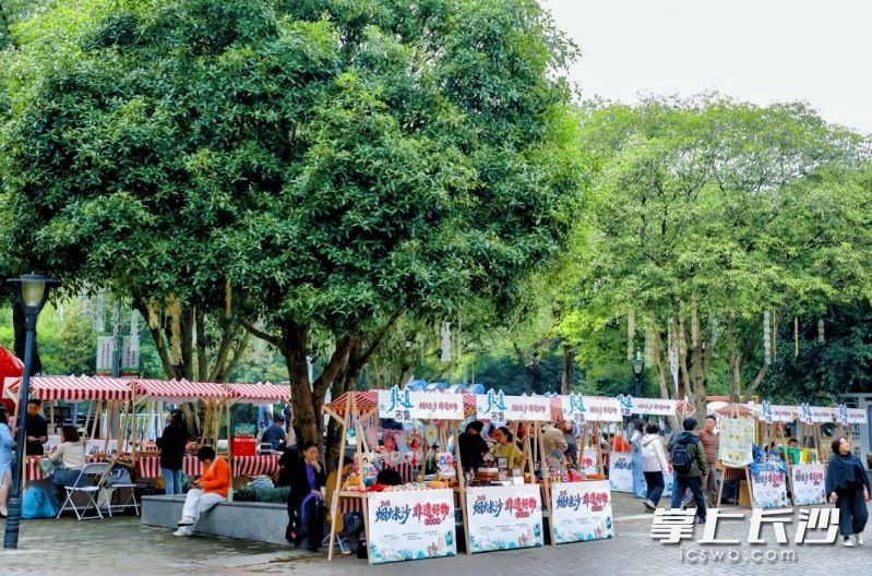 “烟火长沙 非遗好物”主题集市。