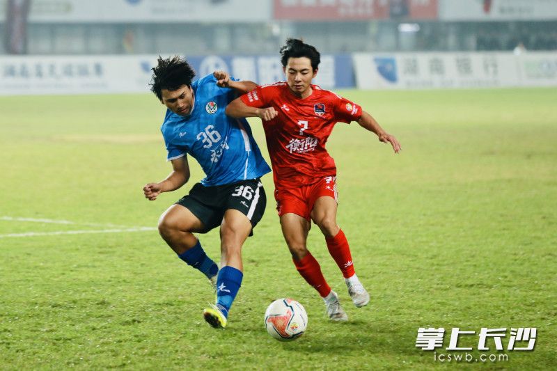 11月7日晚,“湘超”联赛第九轮先赛一场,永州队在客场2比0击败衡阳队。 均为长沙晚报通讯员罗盟、全媒体记者王志伟摄 11月7日晚,“湘超”联赛第九轮先赛一场,永州队在客场2比0击败衡阳队。 均为长沙晚报通讯员罗盟、全媒体记者王志伟摄