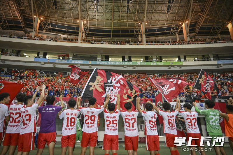 9月7日，“湘超”揭幕战带动消费4.4亿元。长沙晚报全媒体记者 黄启晴 摄