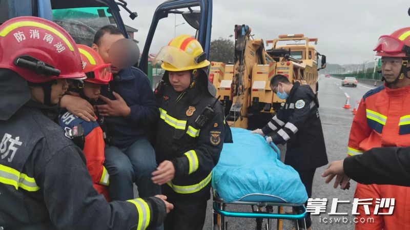 被困人员被成功救出。