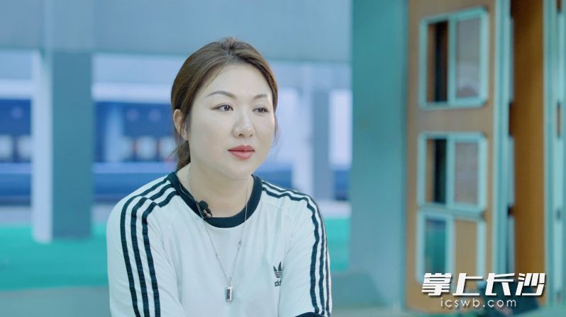 2006年，彭桦退役进入贺龙体育运动学校当教练。