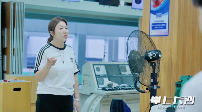 作为贺龙体校射击项目组长，彭桦还要兼顾其他项目的队伍建设。