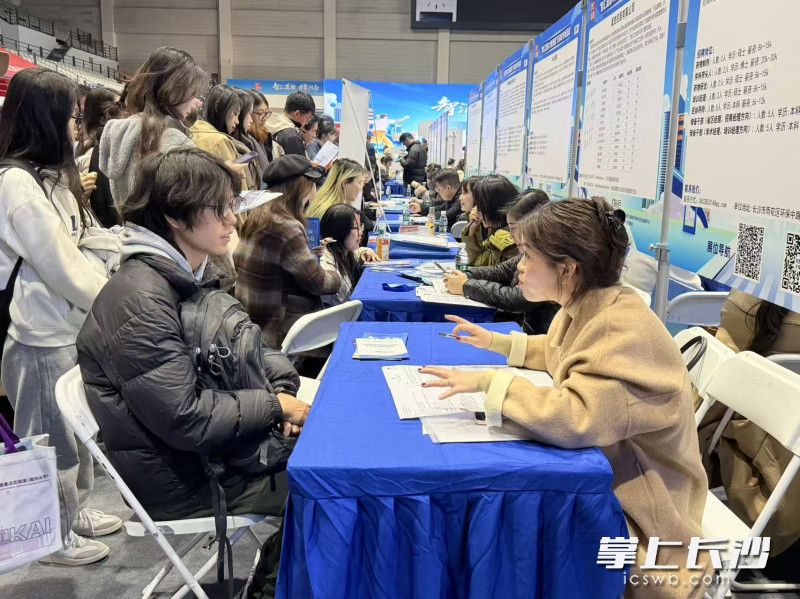 120家湖南重点招聘单位携近8000个优质岗位组团揽才。均为长沙晚报通讯员 曾鹤群 供图