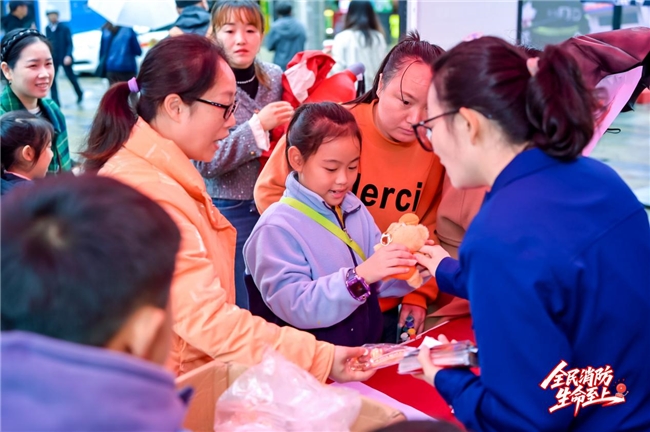 活动现场特别设置了“互动集章”环节。 活动现场特别设置了“互动集章”环节。