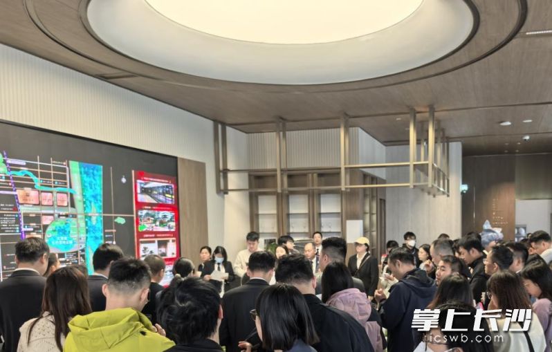 当下购房，人们越来越多地选择住房公积金贷款。