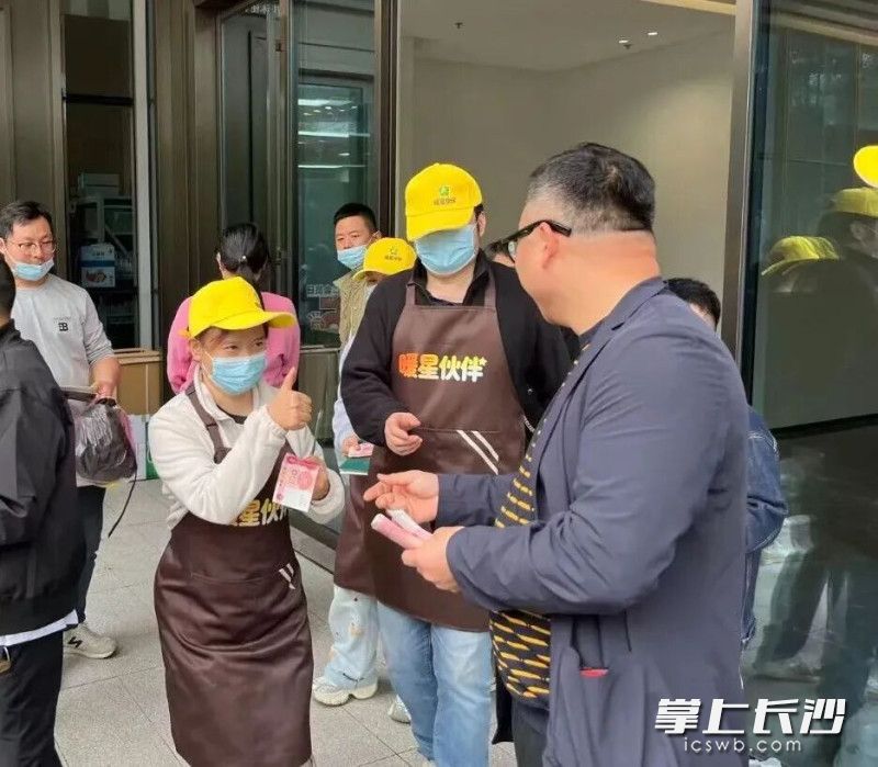 收到“创业第一桶金”，学员们十分开心。