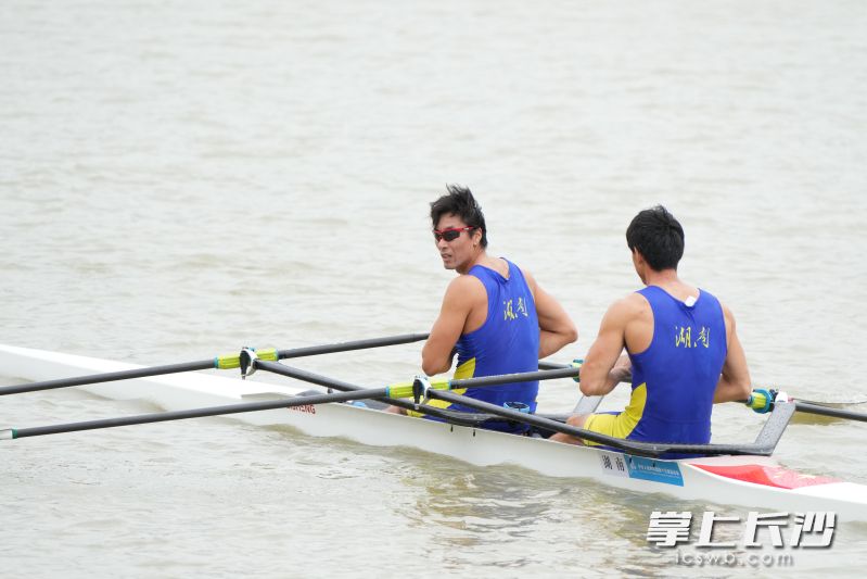 伊绪帝/张亮（前）。