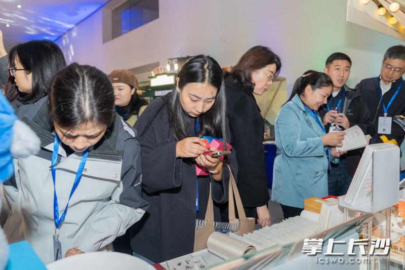 “新媒体之夜”的沉浸式体验。 “新媒体之夜”的沉浸式体验。