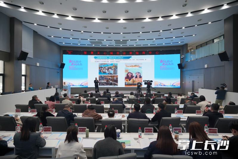 展演人通过讲述、PPT和视频，生动呈现了党建赋能发展的丰硕成果。