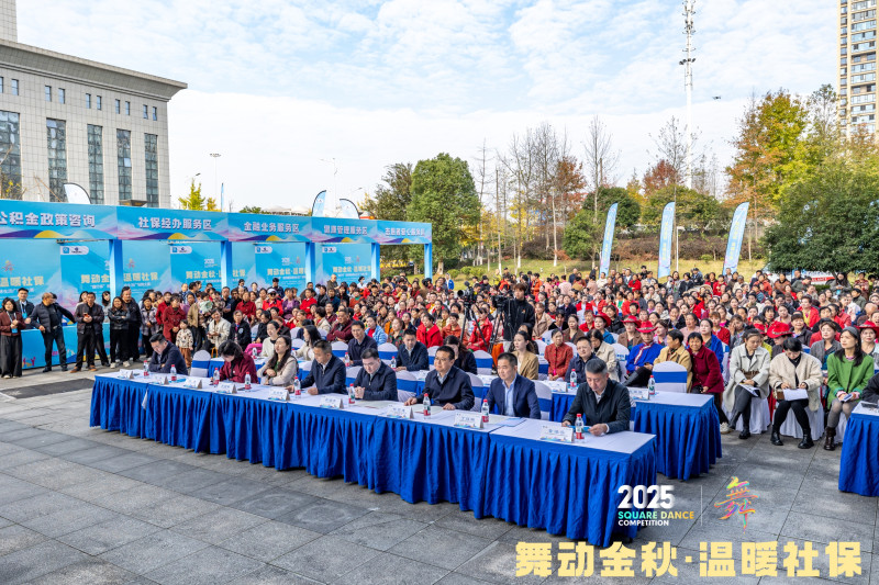 广场舞大赛活动现场人气爆棚,参赛选手神采飞扬。 均为受访方供图 广场舞大赛活动现场人气爆棚,参赛选手神采飞扬。 均为受访方供图