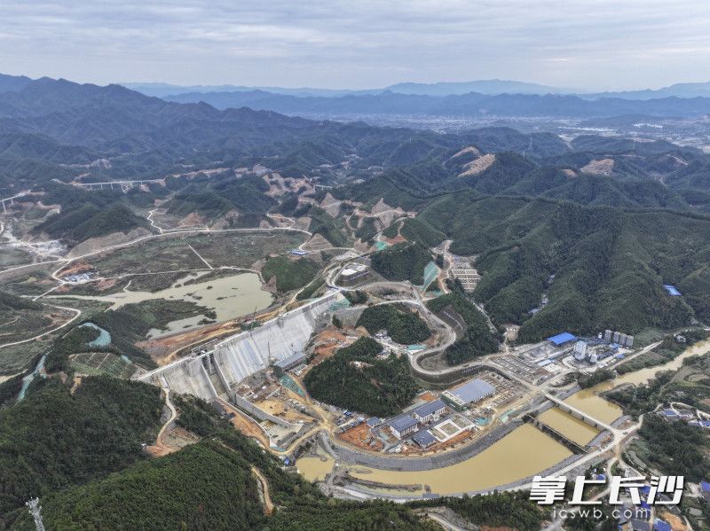 椒花水库作为国家重点水利工程,建成后将显著提升浏阳市及长沙县的防洪标准和供水保障能力。 均为长沙晚报全媒体记者余劭劼摄 椒花水库作为国家重点水利工程,建成后将显著提升浏阳市及长沙县的防洪标准和供水保障能力。 均为长沙晚报全媒体记者余劭劼摄