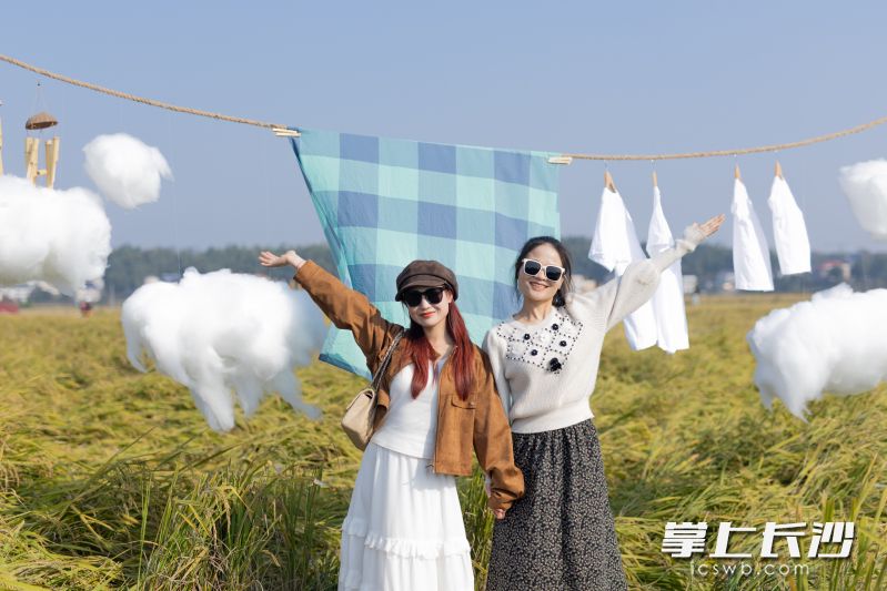 田园美景令人身心愉悦。 田园美景令人身心愉悦。