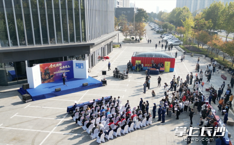 图为消防宣传月活动现场。均为长沙晚报通讯员 张佳欣 摄 图为消防宣传月活动现场。均为长沙晚报通讯员 张佳欣 摄
