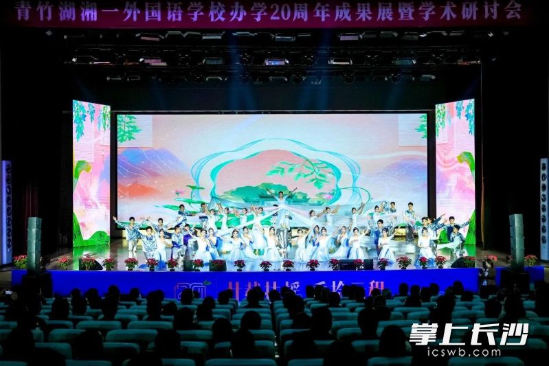 20年间,学校秉承“善、勤、健、朴”校训,培养2.4万余名学子奔赴山海,交出了一份兼具质量与温度的“青一答卷”。 20年间,学校秉承“善、勤、健、朴”校训,培养2.4万余名学子奔赴山海,交出了一份兼具质量与温度的“青一答卷”。