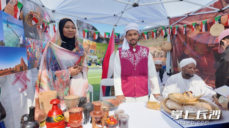 国家文化展位各具特色。