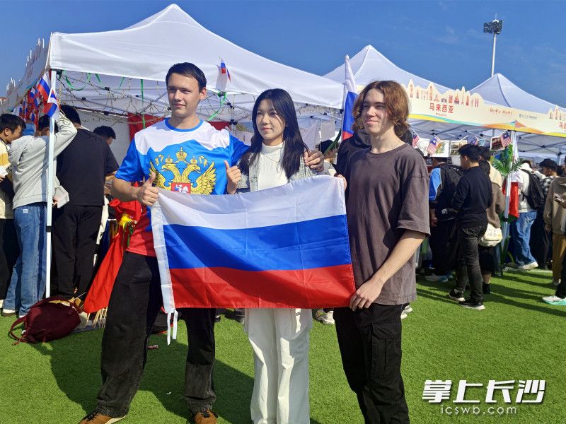 在这里不仅有美食，还能结识来自不同国家的朋友。