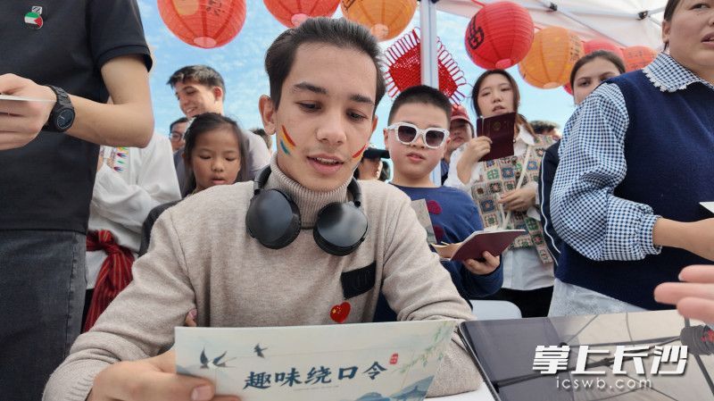 来一段中文绕口令挑战。