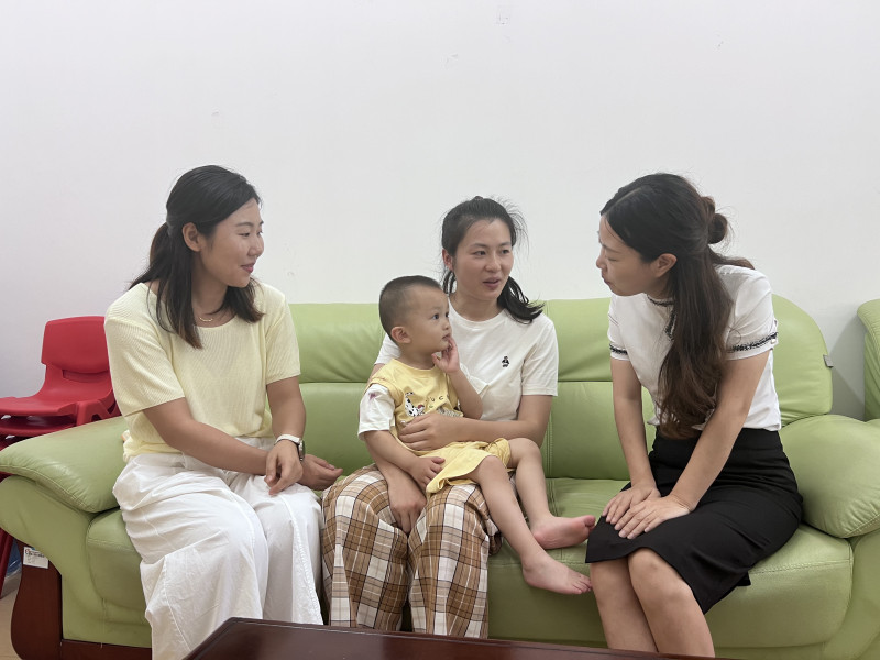 “连心桥”计划延伸至幼儿家庭，通过亲子公益、家长课堂等形式，凝聚家校社育人合力。