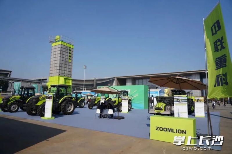 不久前在长沙举行的2025年全国粮油和大豆产业博览会上，中联重科携十余款智能农机产品精彩亮相，广受关注。受访者供图