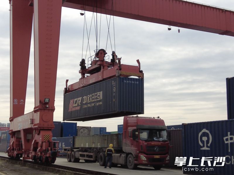 粤湘双向电商班列在成本、效率等方面优势明显。