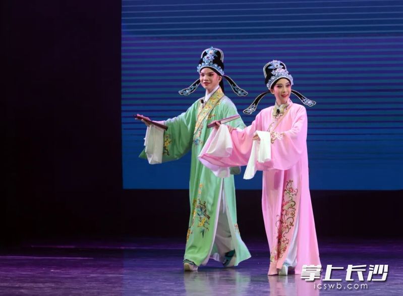 花鼓戏《送友》。 花鼓戏《送友》。